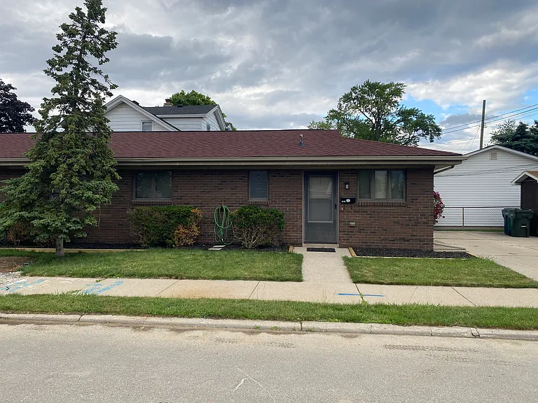 1476 Euclid St — Photo 1