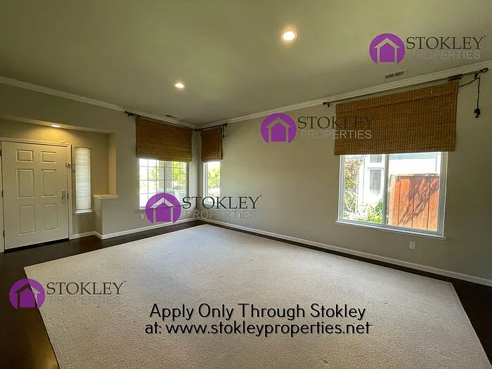208 Stetson Dr — Photo 3