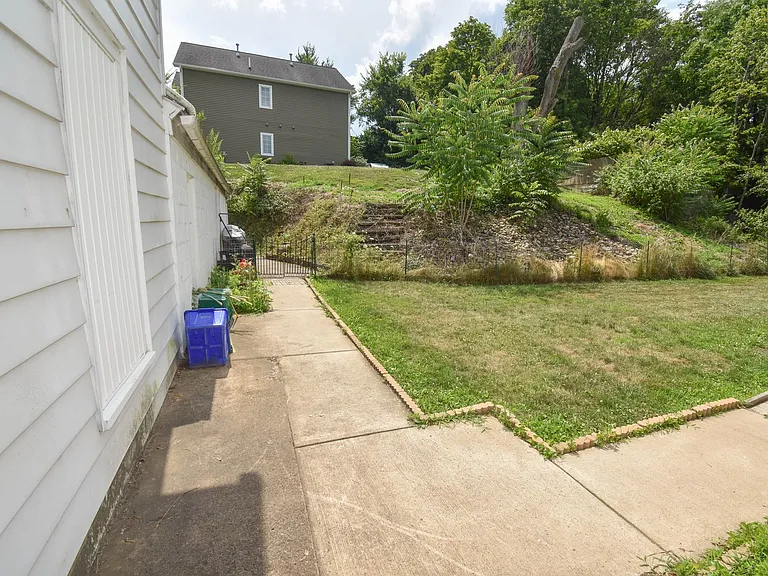 309 Center St — Photo 24