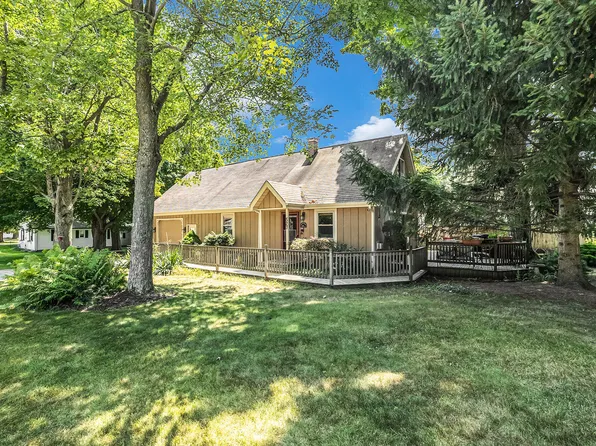 527 E Concord St, Pentwater, MI 49449