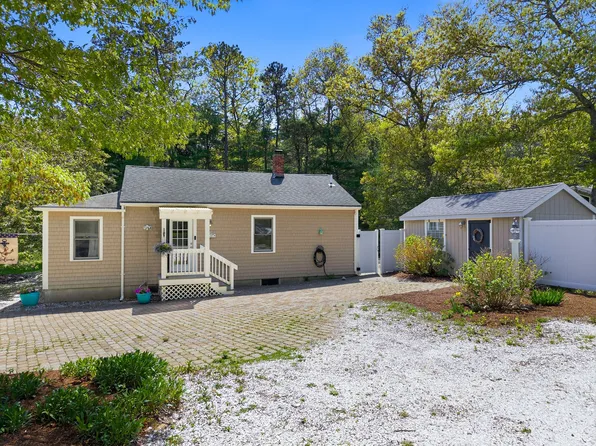 83 Valley Rd, Plymouth, MA 02360