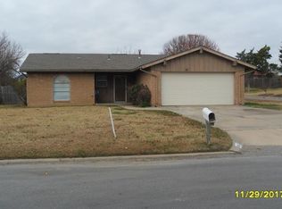 301 SE Coachman Dr, Lawton, OK 73501
