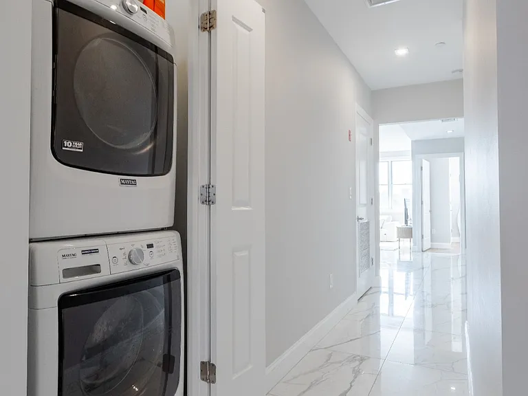 543 Brooklyn Ave #PENTHOUSE — Photo 11