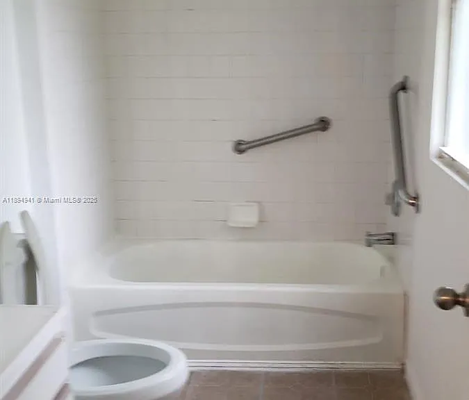 1517 Logan St — Photo 6
