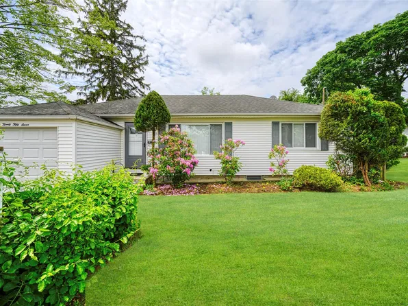 2057 Renfrew Avenue, Elmont, NY 11003