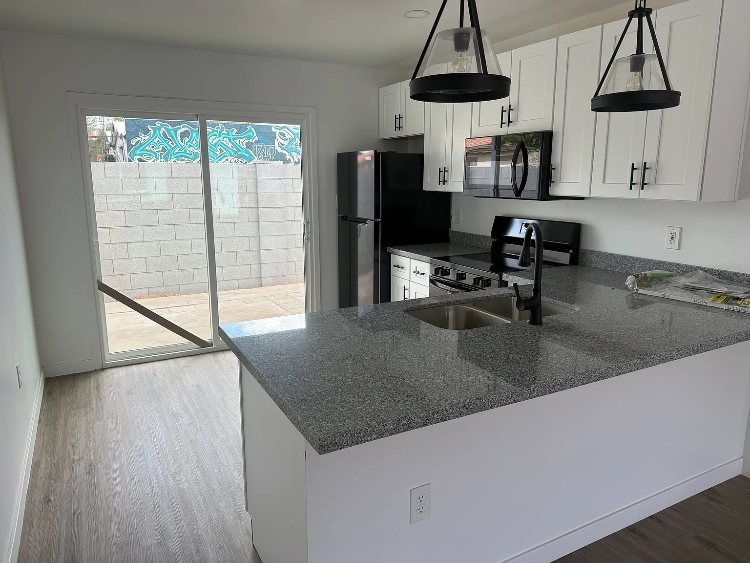 2 bed, 1000 sqft, $1,249 — Photo 4