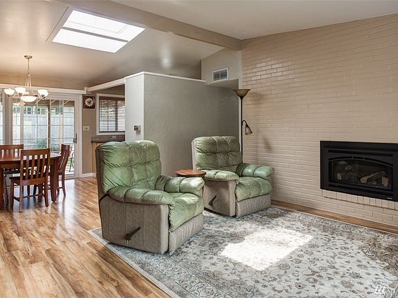 3rd image of 14803 SE Newport Way