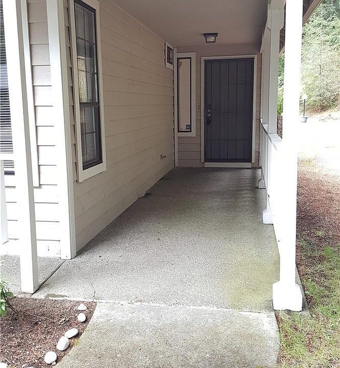 1st image of 579 Malibu Dr SE