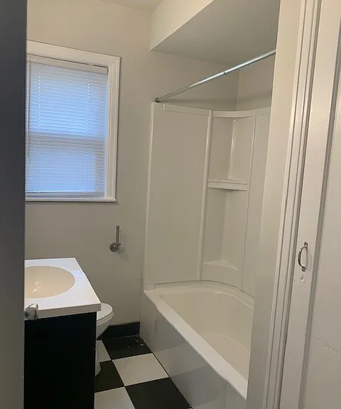 657 W 44th St — Photo 13