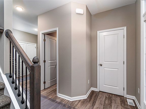 4th image of 105 Bentley Dr