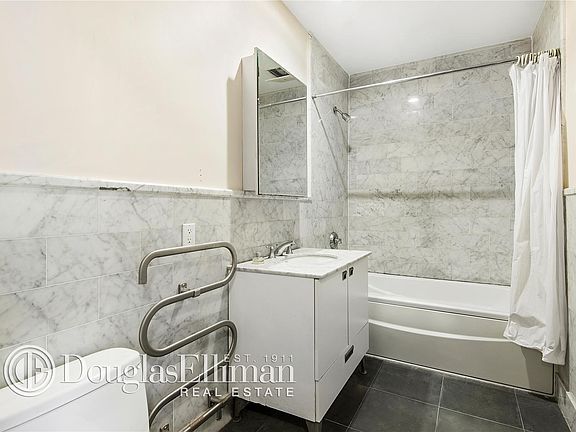 5th image of 227 E 111th St APT 1D
