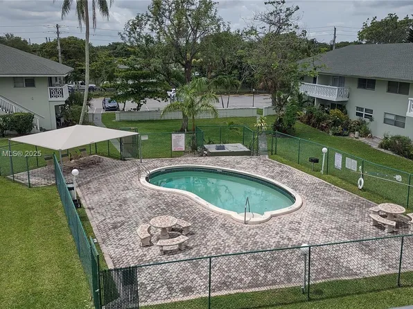 4200 NW 3rd Ct APT 333, Fort Lauderdale, FL 33317
