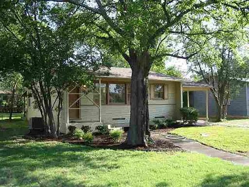 1st image of 434 FRESNO DR