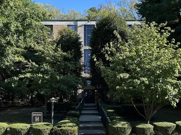 400 Glendale Rd #H-32, Havertown, PA 19083