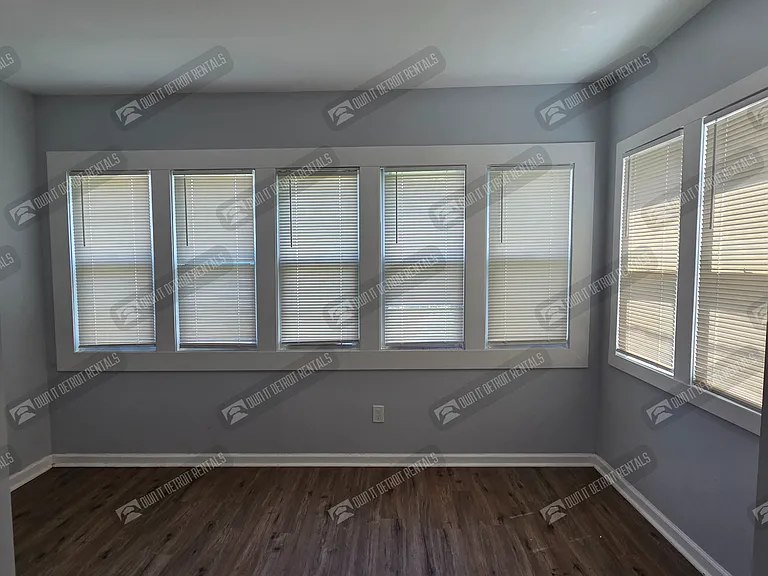 145 Waverly St — Photo 6