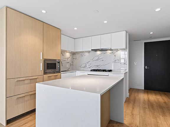4th image of 1500 Fern St #311