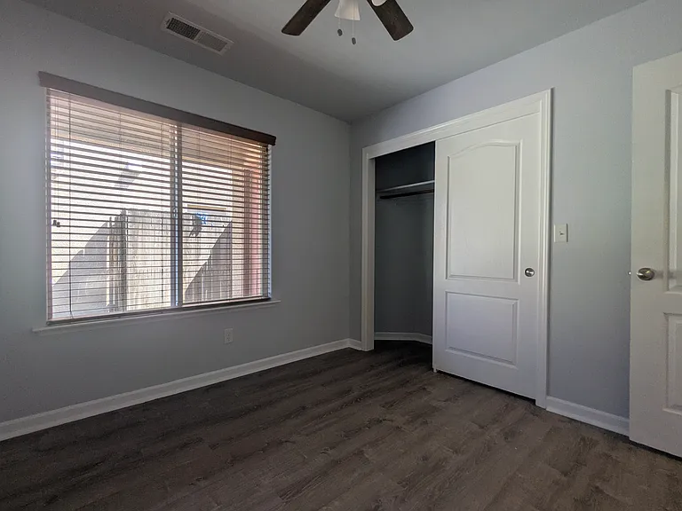 286 Santa Barbara Ave — Photo 35