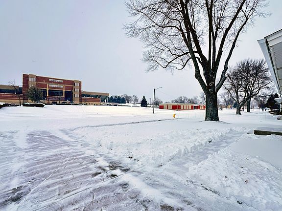 3rd image of 2717 S Lake Ave