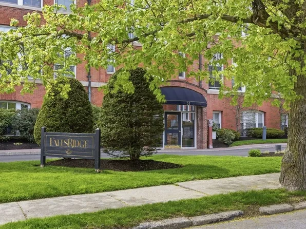 51 Pettee St APT 47, Newton, MA 02464