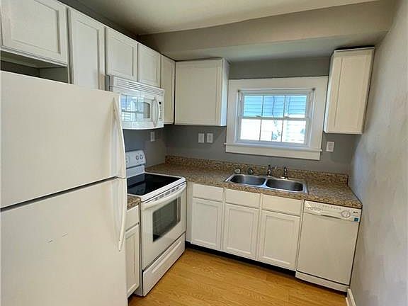 3rd image of 54 Hobson St