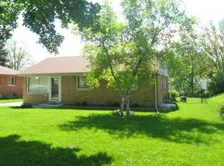 4115 N 94th St, Wauwatosa, WI 53222