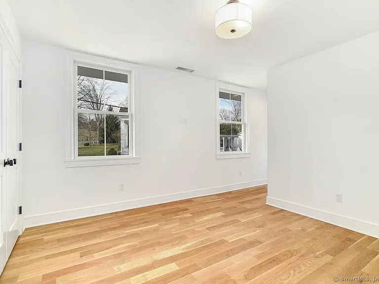 54 Main St — Photo 16