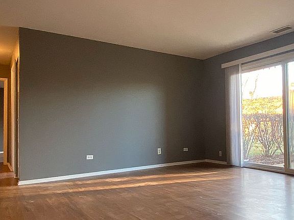 5th image of 718 Tullamore Ct APT 1D