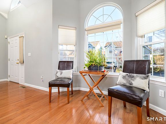 5th image of 596 Glenbrook Road APT 12