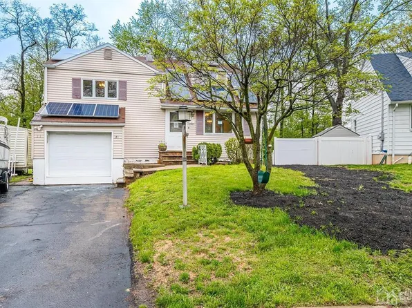 21 Brookside Ct, Colonia, NJ 07067