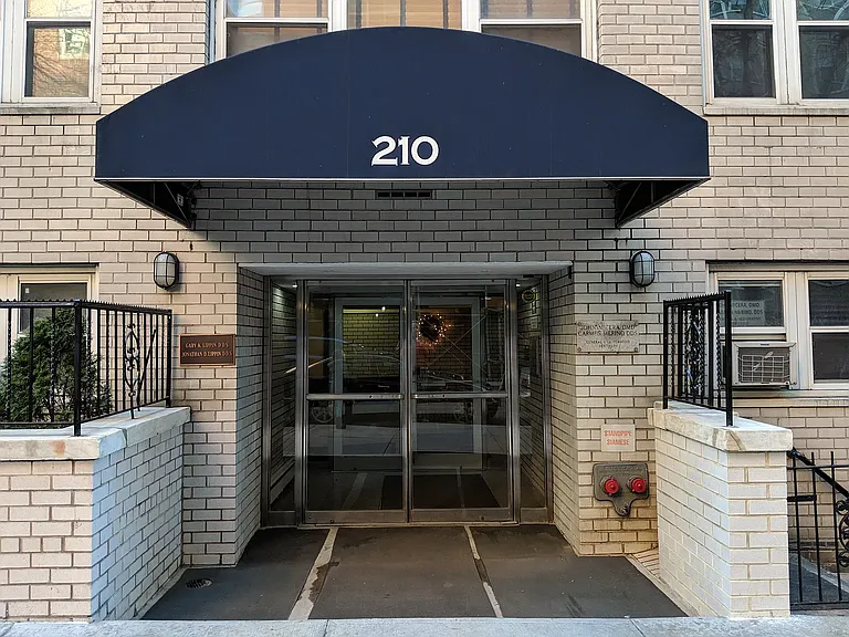 210 E 63rd St #3D — Photo 11