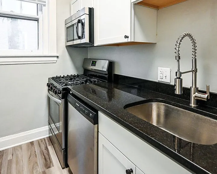 2562 Woodburn Ave #19 — Photo 3