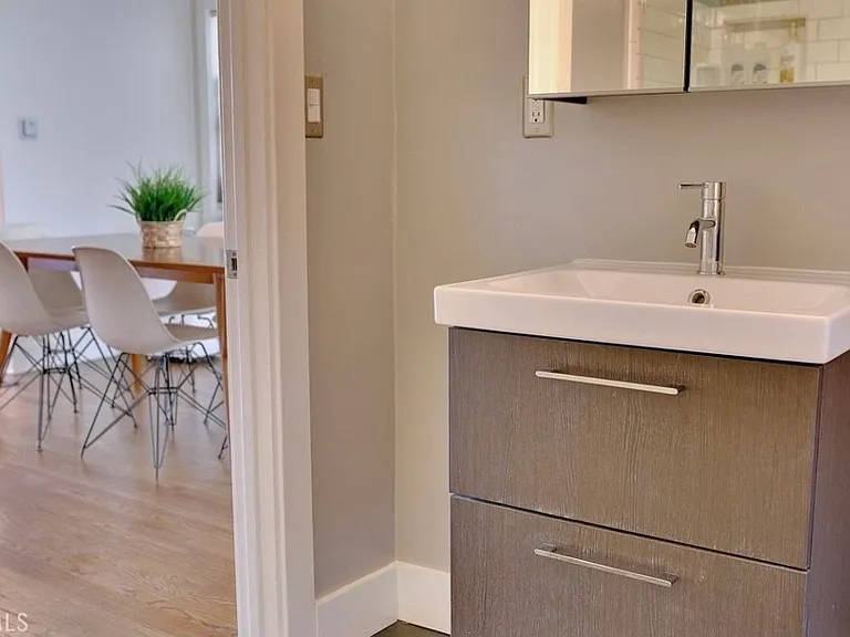 5150 Romaine St — Photo 10