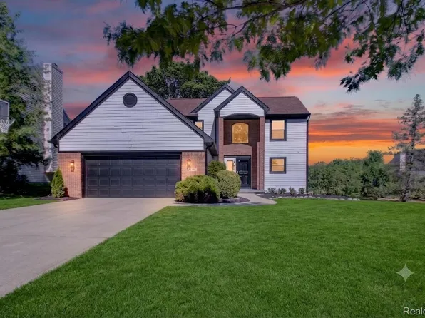 3901 Highlander Way W, Ann Arbor, MI 48108