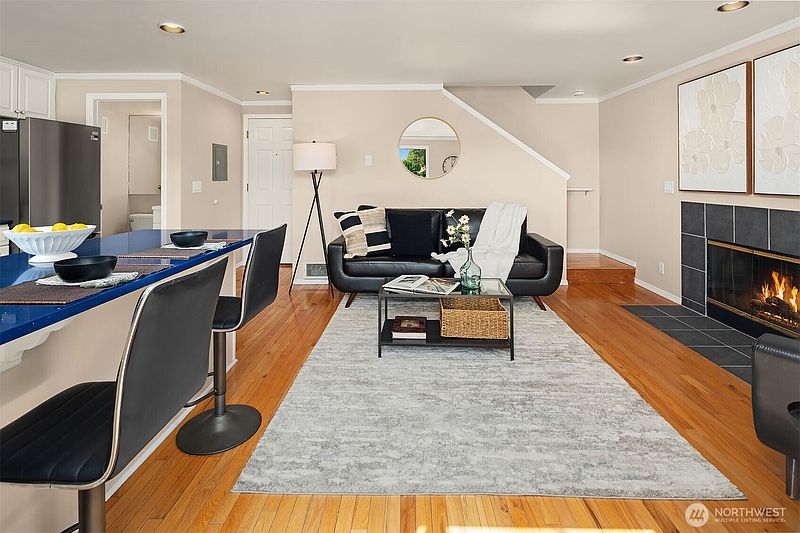 5th image of 3216 14th Avenue W #202