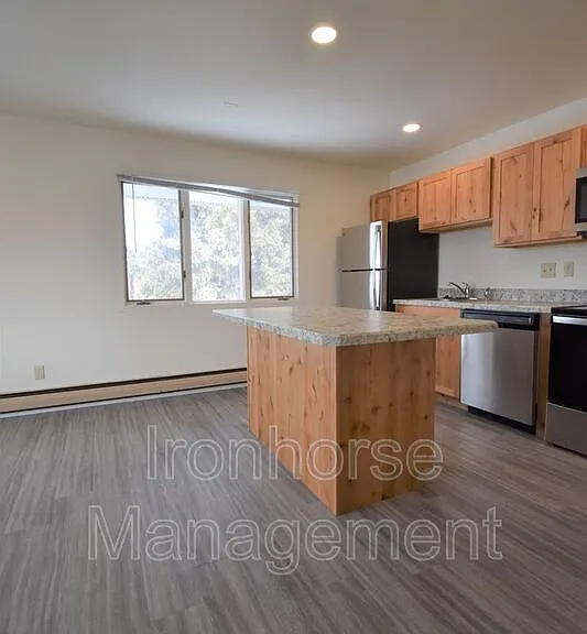 801 W Villard St #37 — Photo 5