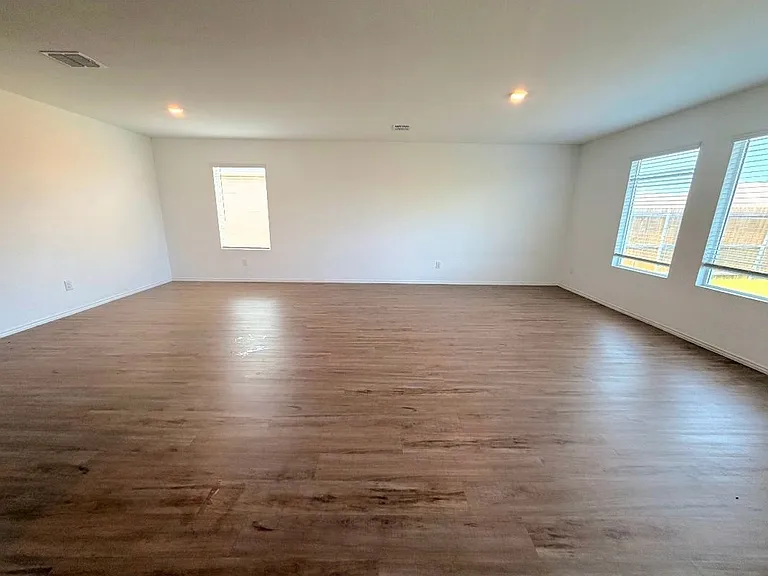 1141 Catclaw Rd — Photo 4