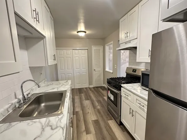 318 N Salem Ave #1, Arlington Heights, IL 60005