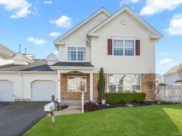 6 Robert Lane, Middle Island, NY 11953