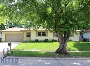 3400 Lancelot Ln, Sioux City, IA 51106