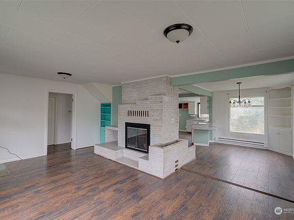 5th image of 412 Fir Street NE