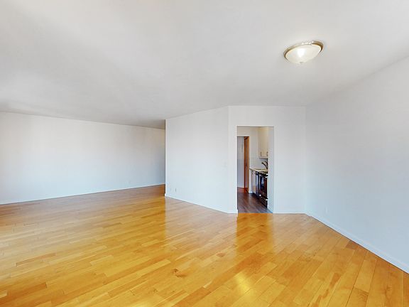 3rd image of 240 E 47th St APT 31D