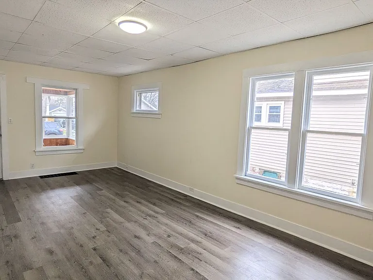 1149 Fleming Ave — Photo 3