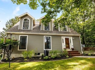 6 Maceo St, Amesbury, MA 01913