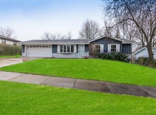 1601 Larkspur Ln, West Bend, WI 53090