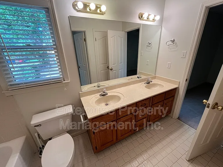 6700 N Kirby Oaks Cv — Photo 20