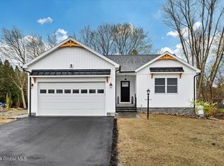 3 Purdy Ln, Mechanicville, NY 12118