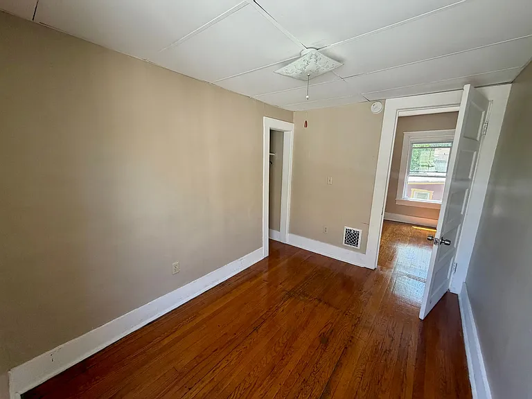 140-42 Grumbach Ave — Photo 7