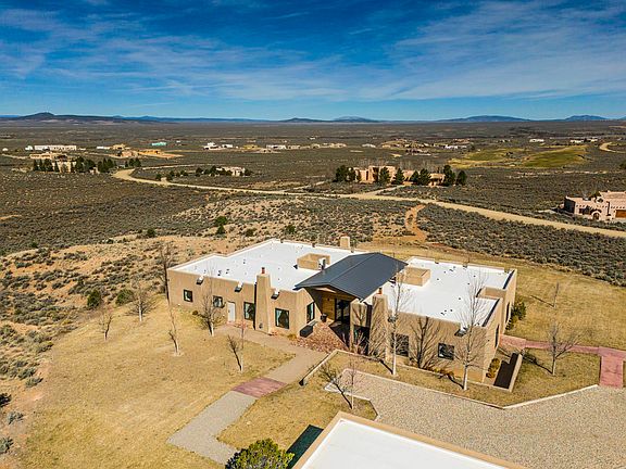 2nd image of 8 Golf Course Dr