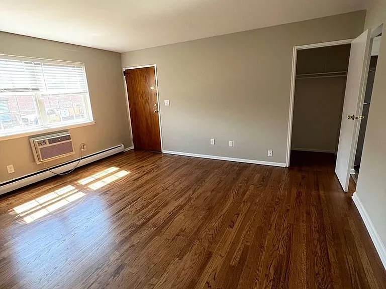 303 Plainfield Ave — Photo 5