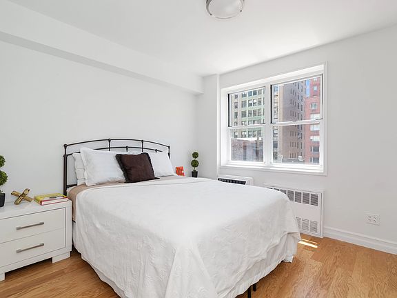 5th image of 170 W 23rd St APT 6C
